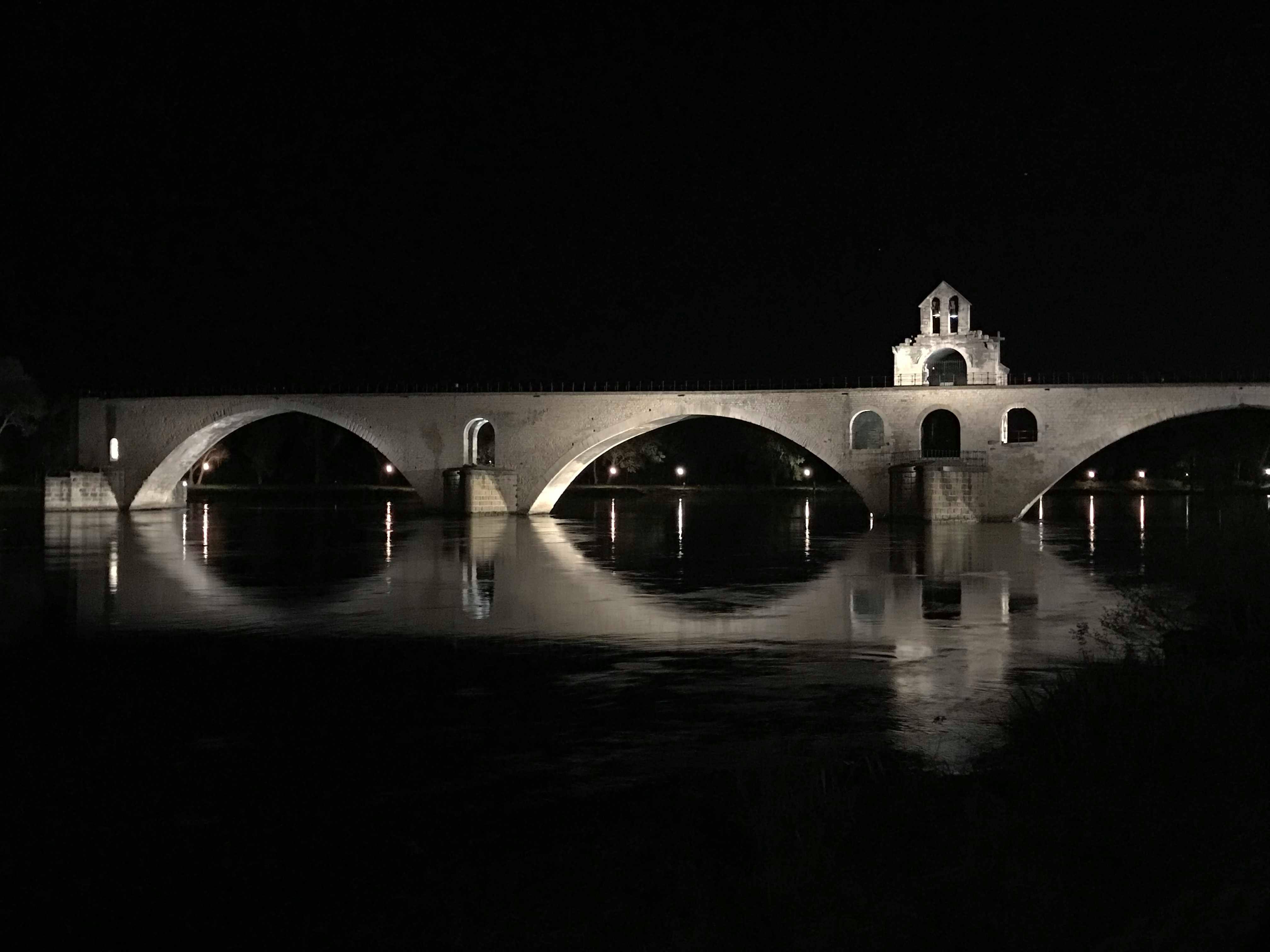 The bridge of Avignon, how did a broken bridge become famous?