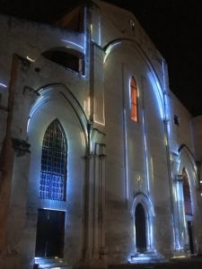 Hélios sur la façade des Célestins, août à Avignon