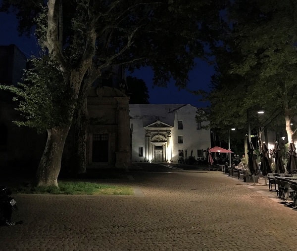 Place des corps saints