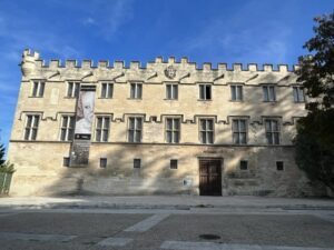 Tout sur Avignon, Avignon a petit prix