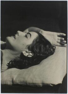 Yvonne Zervosphotographiée par Manray